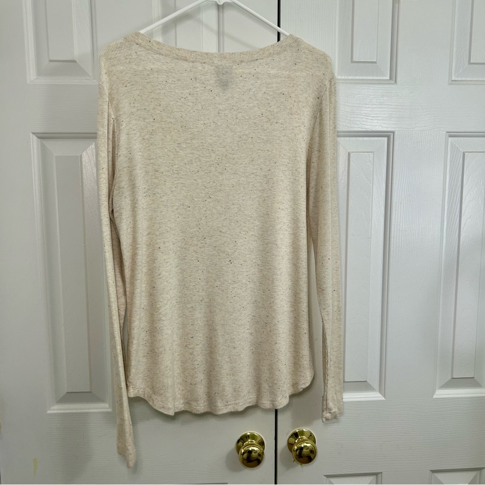 Cabi Oatmeal Color Henley V Neck Long Sleeve Top Size Small - Picture 5 of 14